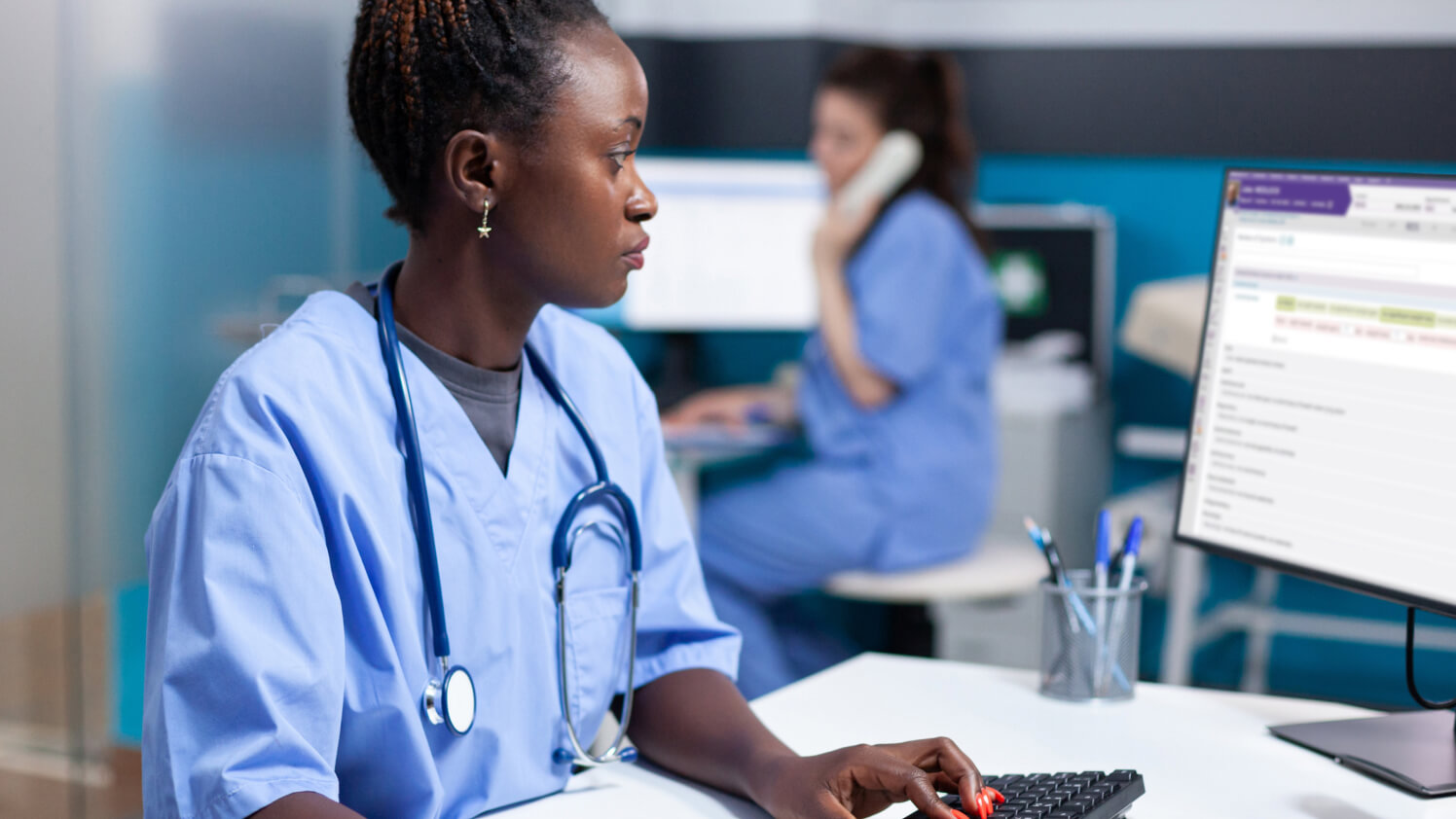 A provider uses athenaOne's EHR on a desktop computer to exchange patient data in real time.
