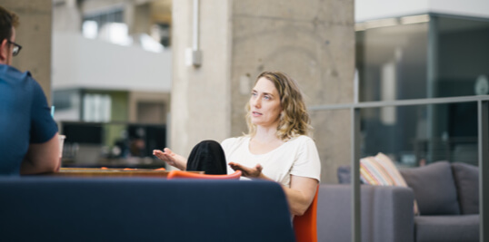 IMG_woman-orange-chair_DGT_0