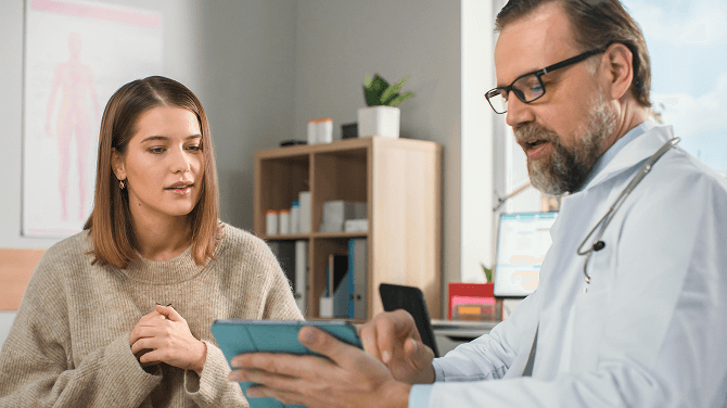 Doctor shows their patient insights in the chart after using athenaOne Chart Assistant for pre-encounter summarization.