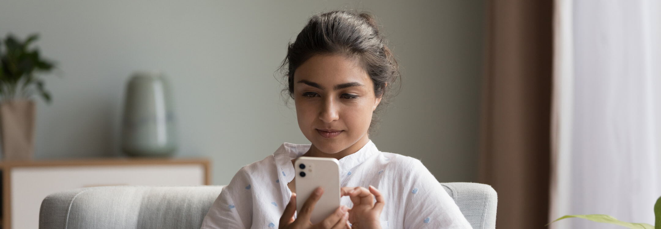 A patient focused on her smartphone to explore online reviews for building trust.