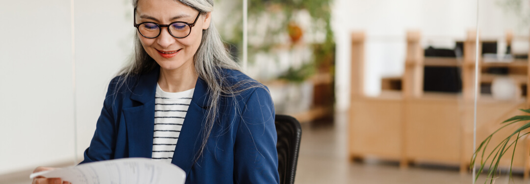 Doctor reviewing guide for choosing the right VBC model.