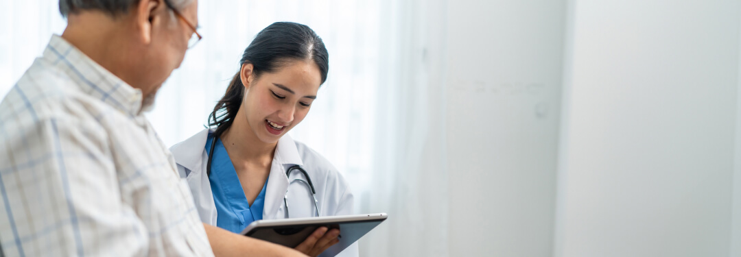 Physician using technology to provide patient access to their health information, real-time view of personalized health care plan