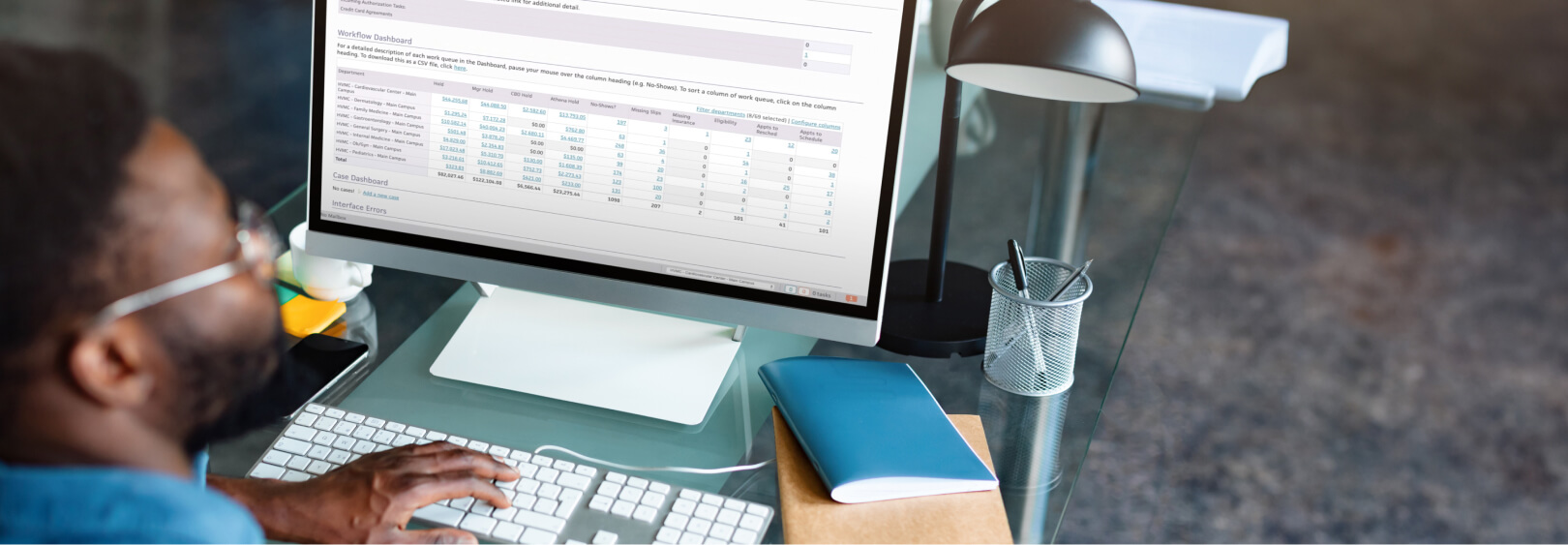 Practice manager using the RCM reporting and analytics workflow in athenaOne.